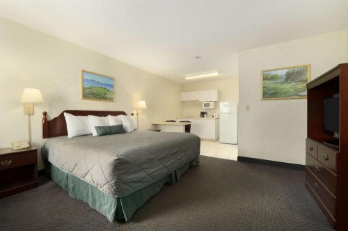Days Inn by Wyndham Augusta/Fort Gordon image 2